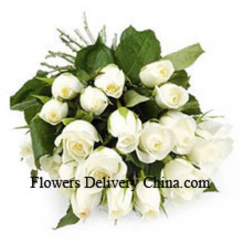 24 Charming White Roses