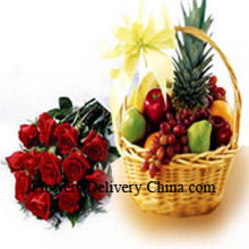 12 Rose Rosse con Cesto di Frutta Fresca da 5 Kg